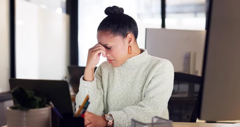 colaboradora com problemas por mal planejamento viagem a trabalho