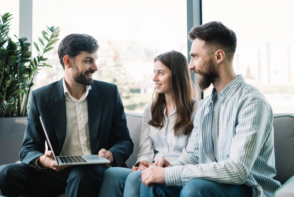comunicar ao funcionário sobre políticas