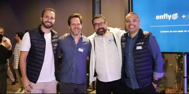 Charlie e Onfly para viagem a trabalho