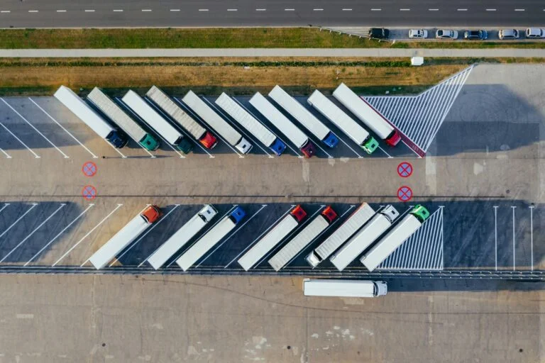Como o cartão corporativo em transportadoras pode ser um aliado na gestão de despesas da frota.