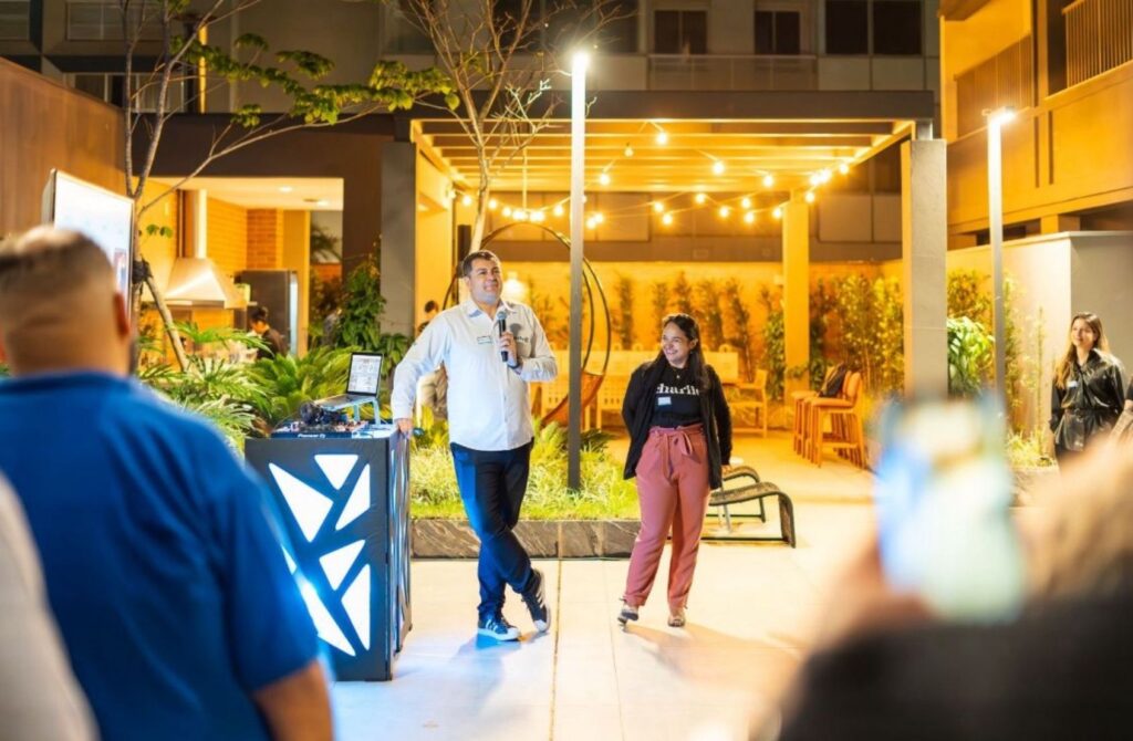 Evento de lançamento entre Charlie e Onfly celebra parceria