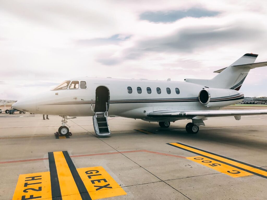 Avião particular: quanto custa fretar um jato executivo