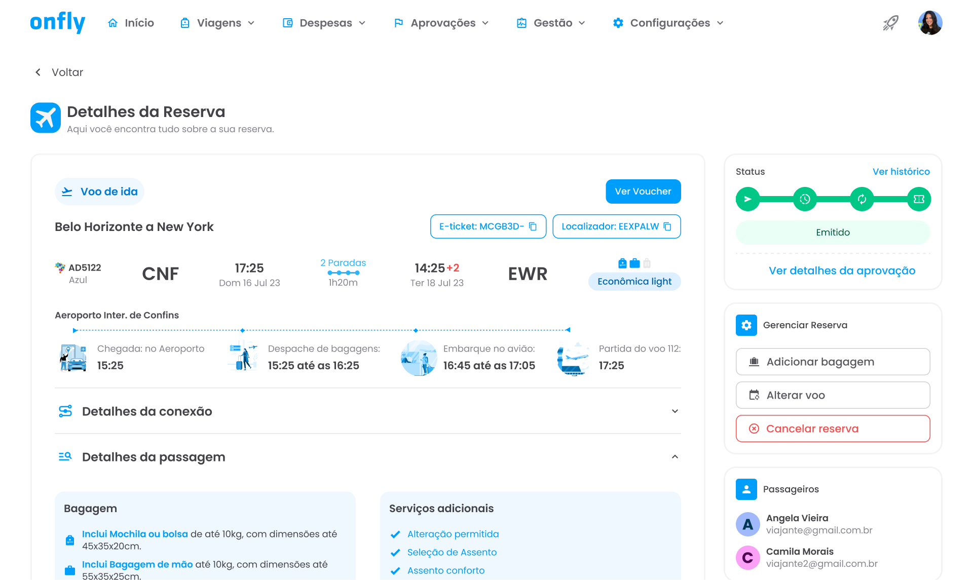 Plataforma Onfly: detalhe de uma reserva de voo emitida, com status, voucher, bagagens e gerenciamento